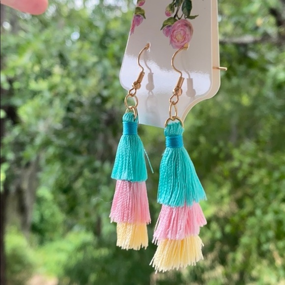 3-Tiered Tassel Earrings Mint / Yellow / Pink - Picture 3 of 4